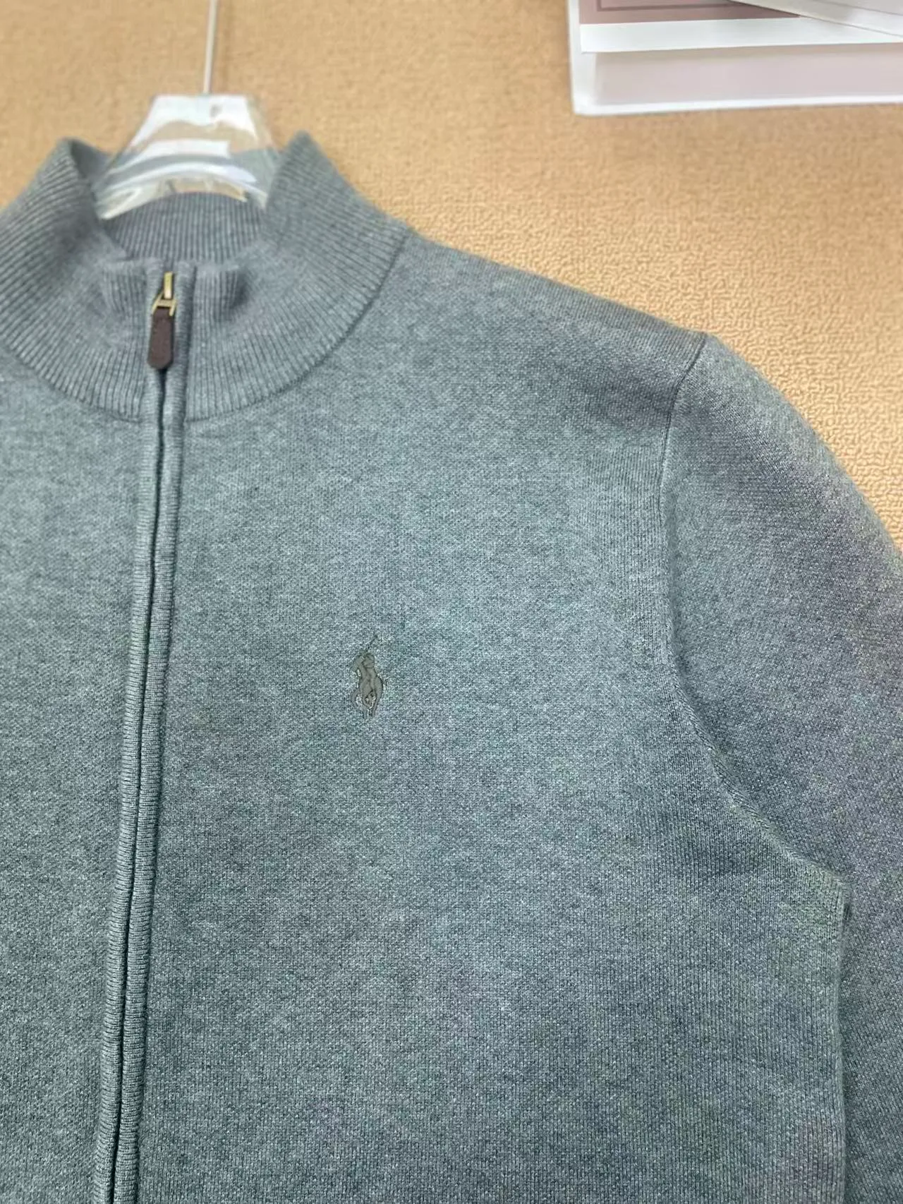 Ralph‑Lauren ｜ • ： ，Gray、Navy Blue • ： Classic logo， ， ； ， ， • ： ， Same Style， ， • ： ， ， ， Breathable 1 Classic ： ， ， ， 。 ， 。 2 ： ， ， ， Retro 。 3 ：Gray ； Blue Retro ， Versatile 。 Sizes-2xl